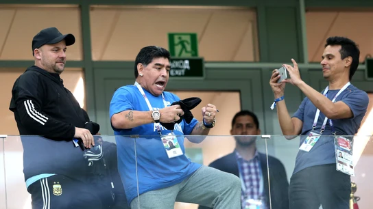 Maradona, en la grada durante el Argentina - Croacia Maradona, en la grada durante el Argentina - Croacia