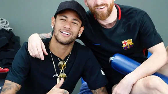 Neymar y Messi posan juntos