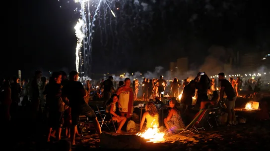 Imagen de archivo de la celebración de la noche de San Juan Imagen de archivo de la celebración de la noche de San Juan