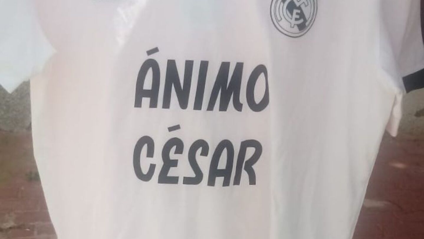 La camiseta de apoyo del Real Madrid a C&eacute;sar Gelabert