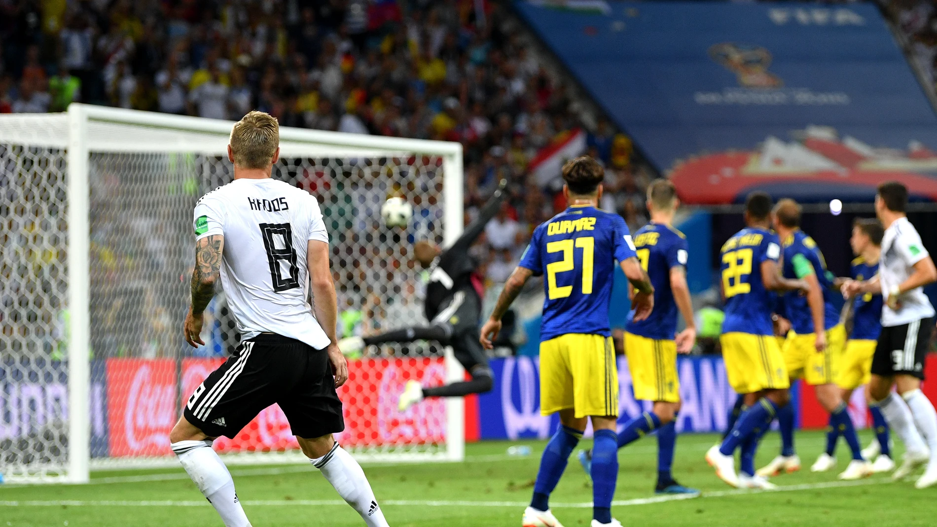 Toni Kroos marca un golazo que salva a Alemania contra Suecia