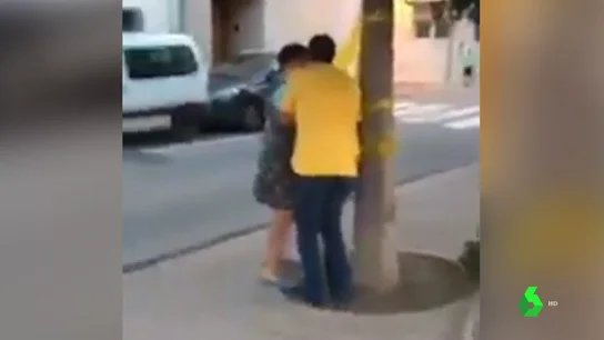 Violenta discusión en Palamós por la retirada de lazos amarillos Violenta discusión en Palamós por la retirada de lazos amarillos