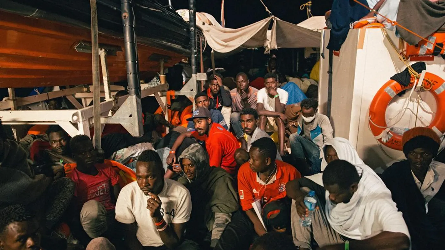 Migrantes a bordo del buque "Lifeline" Migrantes a bordo del buque "Lifeline"