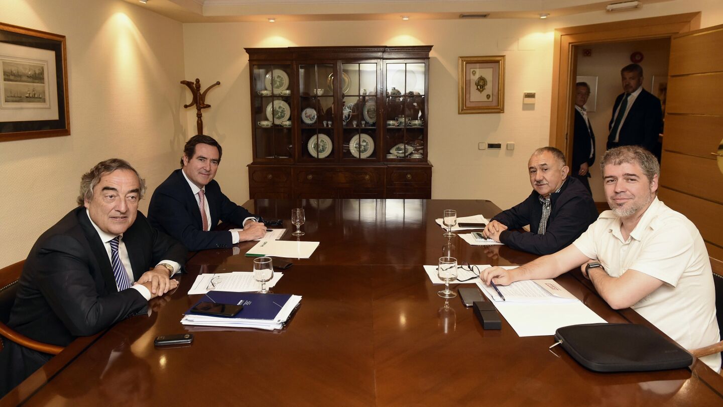 Patronal y sindicatos sellan el alza salarial