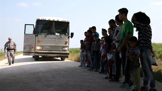 Miembros del gobierno de EEUU trabajando en la reunificación de los menores separados de sus familias en la frontera con México Miembros del gobierno de EEUU trabajando en la reunificación de los menores separados de sus familias en la frontera con México