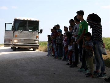 Miembros del gobierno de EEUU trabajando en la reunificación de los menores separados de sus familias en la frontera con México Miembros del gobierno de EEUU trabajando en la reunificación de los menores separados de sus familias en la frontera con México