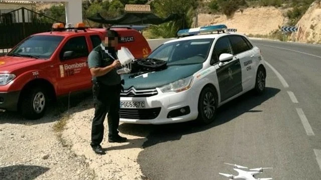 Imagen de la Guardia Civil que con la ayuda de un dron han rescatado a varios ancianos perdidos en la Sierra de Orxeta, en Alicante 