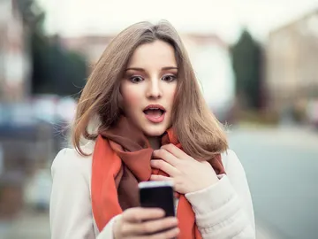 Mujer con móvil Mujer con móvil