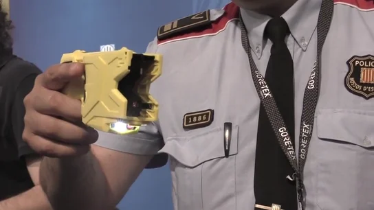 Las pistolas eléctricas Taser pasan a ser parte del armamento de los Mossos Las pistolas eléctricas Taser pasan a ser parte del armamento de los Mossos