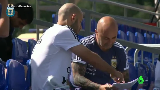 laSexta Deportes (25-06-18) La imagen entre Sampaoli y Mascherano que deja en cuestión la labor del técnico de la 'albiceleste' laSexta Deportes (25-06-18) La imagen entre Sampaoli y Mascherano que deja en cuestión la labor del técnico de la 'albiceleste'