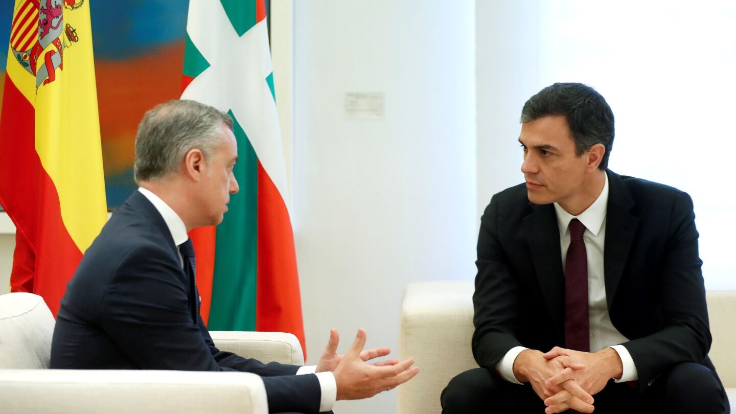 El presidente del Gobierno, Pedro S&aacute;nchez, con el lehendakari &Iacute;&ntilde;igo Urkullu
