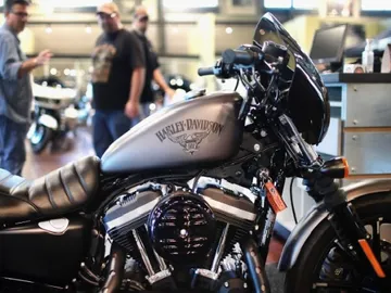 Harley Davidson trasladará parte de su producción fuera de EE.UU. por el aumento de los aranceles europeos  Harley Davidson trasladará parte de su producción fuera de EE.UU. por el aumento de los aranceles europeos