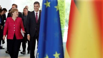 El jefe del Ejecutivo español, Pedro Sánchez, y la canciller alemana, Angela Merkel