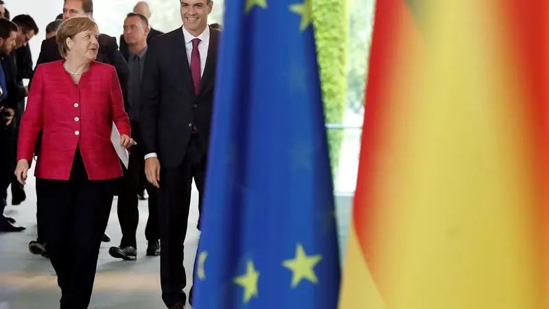 El jefe del Ejecutivo español, Pedro Sánchez, y la canciller alemana, Angela Merkel