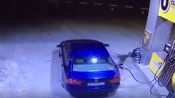 Irte de una gasolinera sin quitar la manguera del coche: un despiste que te puede salir muy caro
