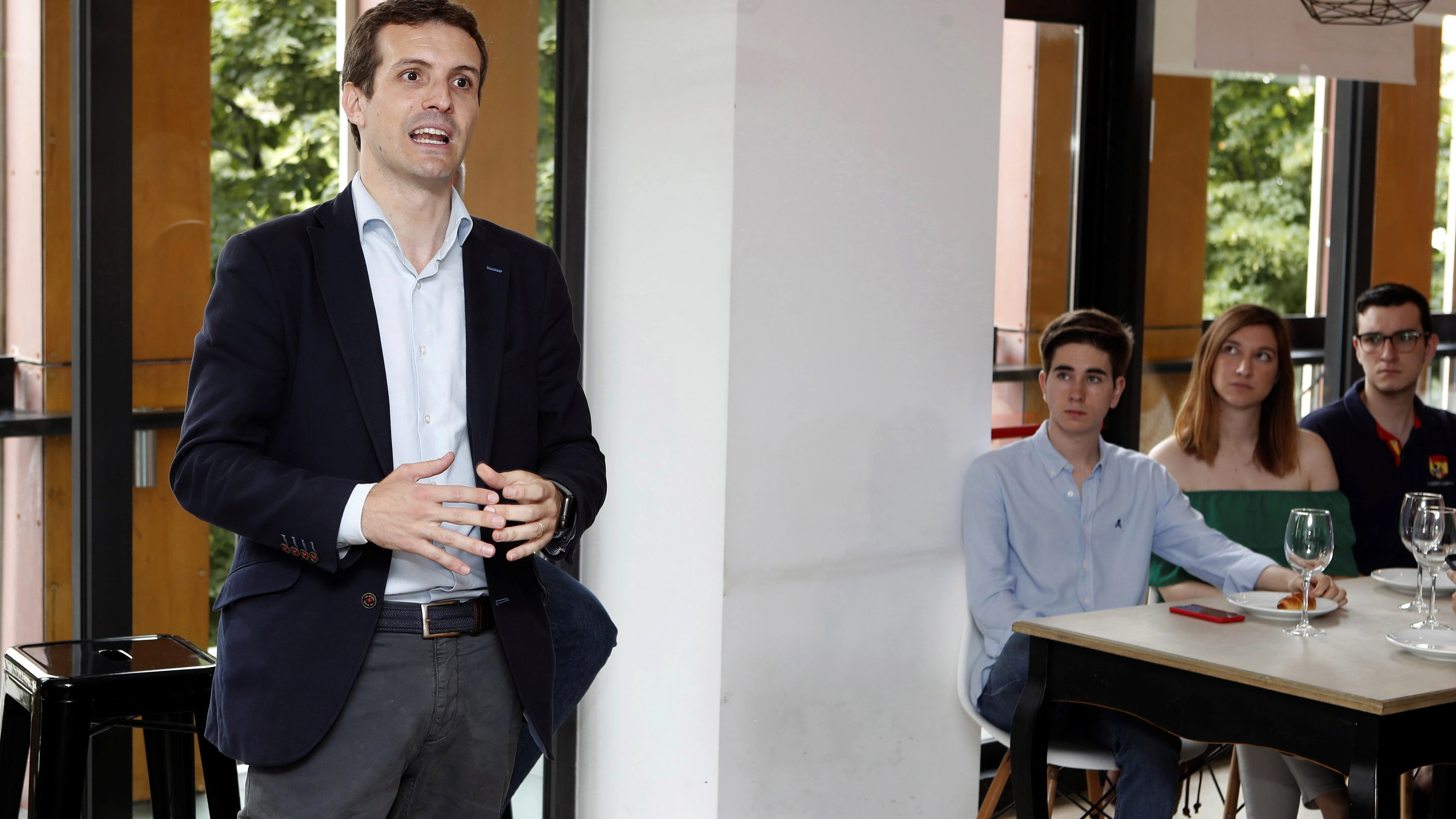 El candidato a la Presidencia del PP Pablo Casado visita Zaragoza en el marco de la campaña que está llevando. El candidato a la Presidencia del PP Pablo Casado visita Zaragoza en el marco de la campaña que está llevando.