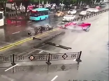 ¿Cuánto cuesta el alquiler de un Ferrari? A esta conductora le salió muy caro ¿Cuánto cuesta el alquiler de un Ferrari? A esta conductora le salió muy caro