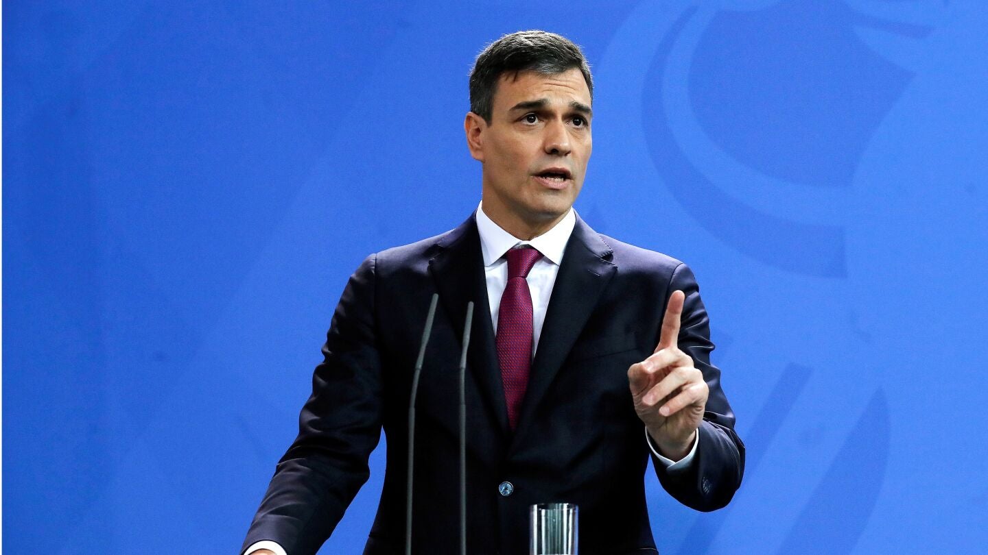 Pedro S&aacute;nchez habla en la rueda de prensa que ha ofrecido en Berl&iacute;n junto a la canciller alemana, Angela Merkel.