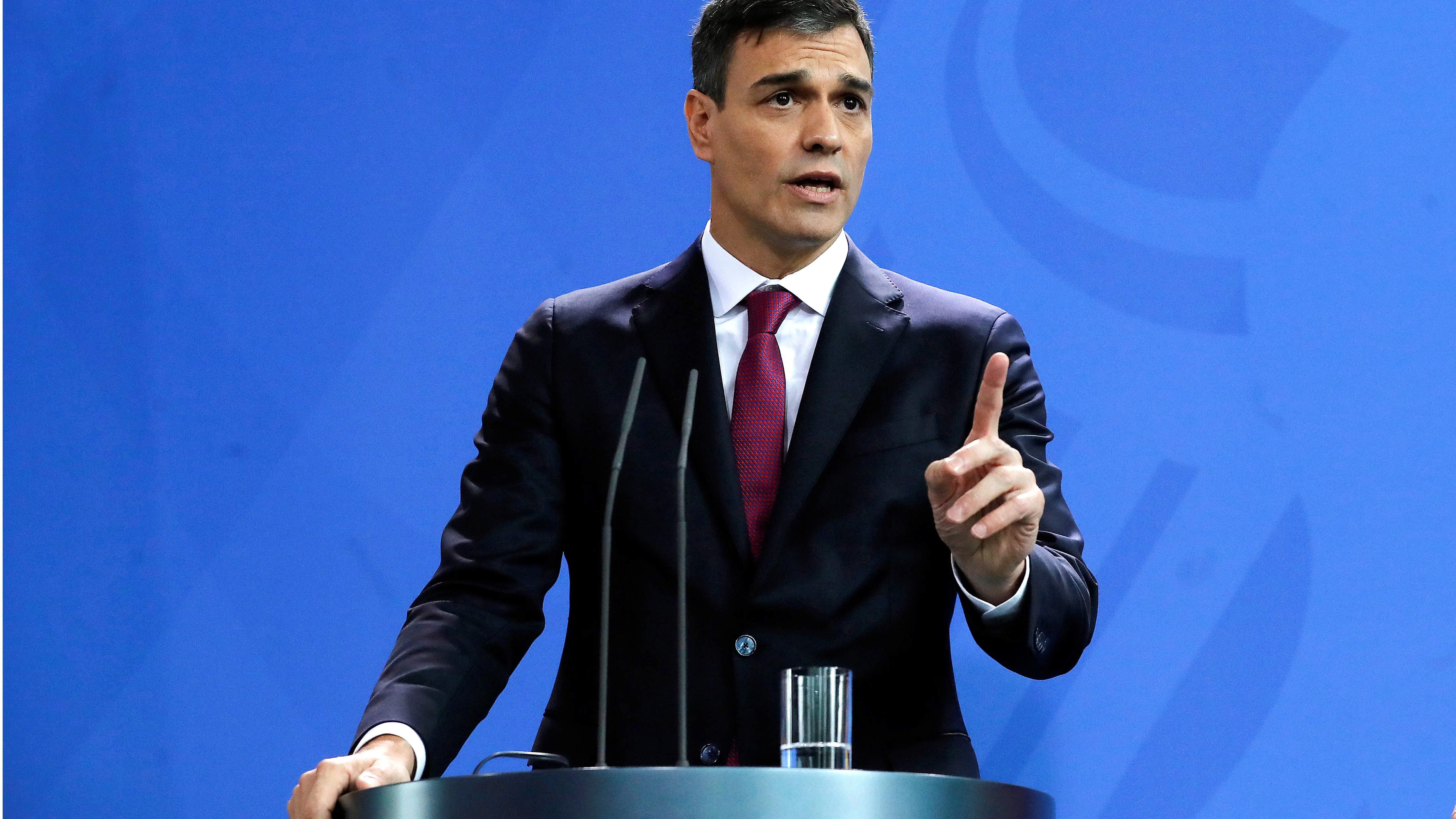 Pedro Sánchez habla en la rueda de prensa que ha ofrecido en Berlín junto a la canciller alemana, Angela Merkel.