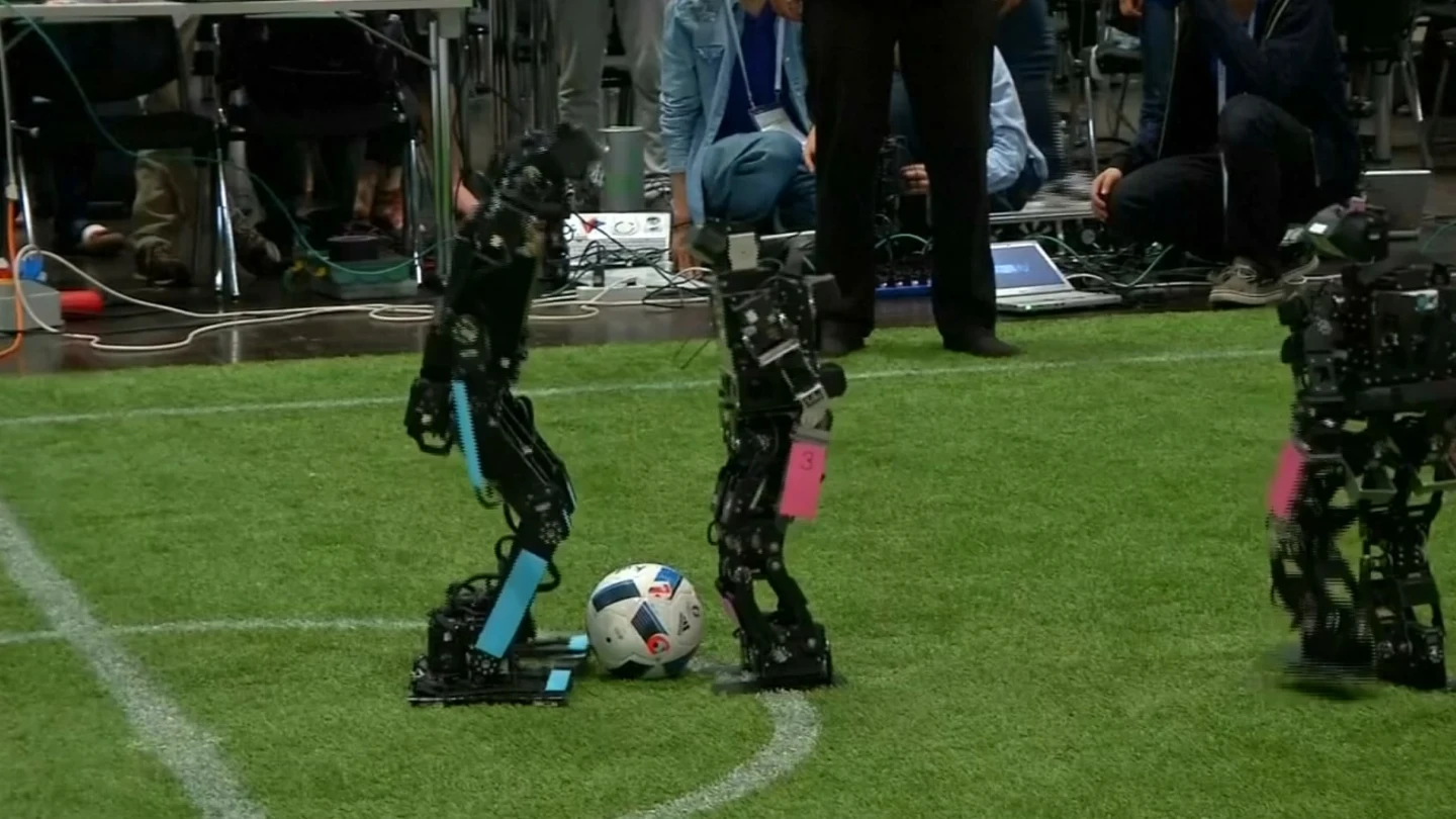 Robots jugando al fútbol Robots jugando al fútbol