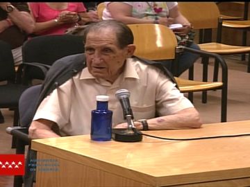 El doctor Vela, ante el juez en el primer juicio por bebés robados: "Yo no le he dado ninguna niña a nadie" El doctor Vela, ante el juez en el primer juicio por bebés robados: "Yo no le he dado ninguna niña a nadie"