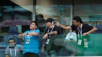 Maradona, en un momento del partido entre Nigeria y Argentina