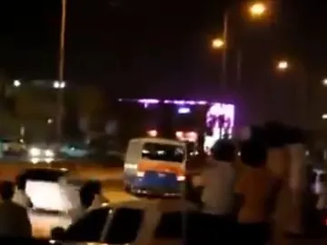 Haciendo drifting con un autobús repleto de gente...La última excentricidad de Arabia Saudí Haciendo drifting con un autobús repleto de gente...La última excentricidad de Arabia Saudí