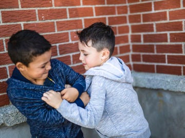 Pelea entre niños Pelea entre niños