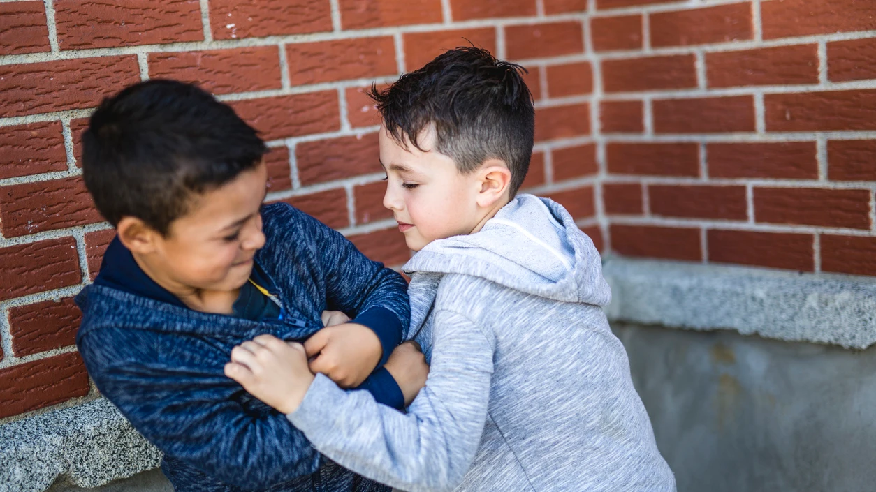 Pelea entre niños