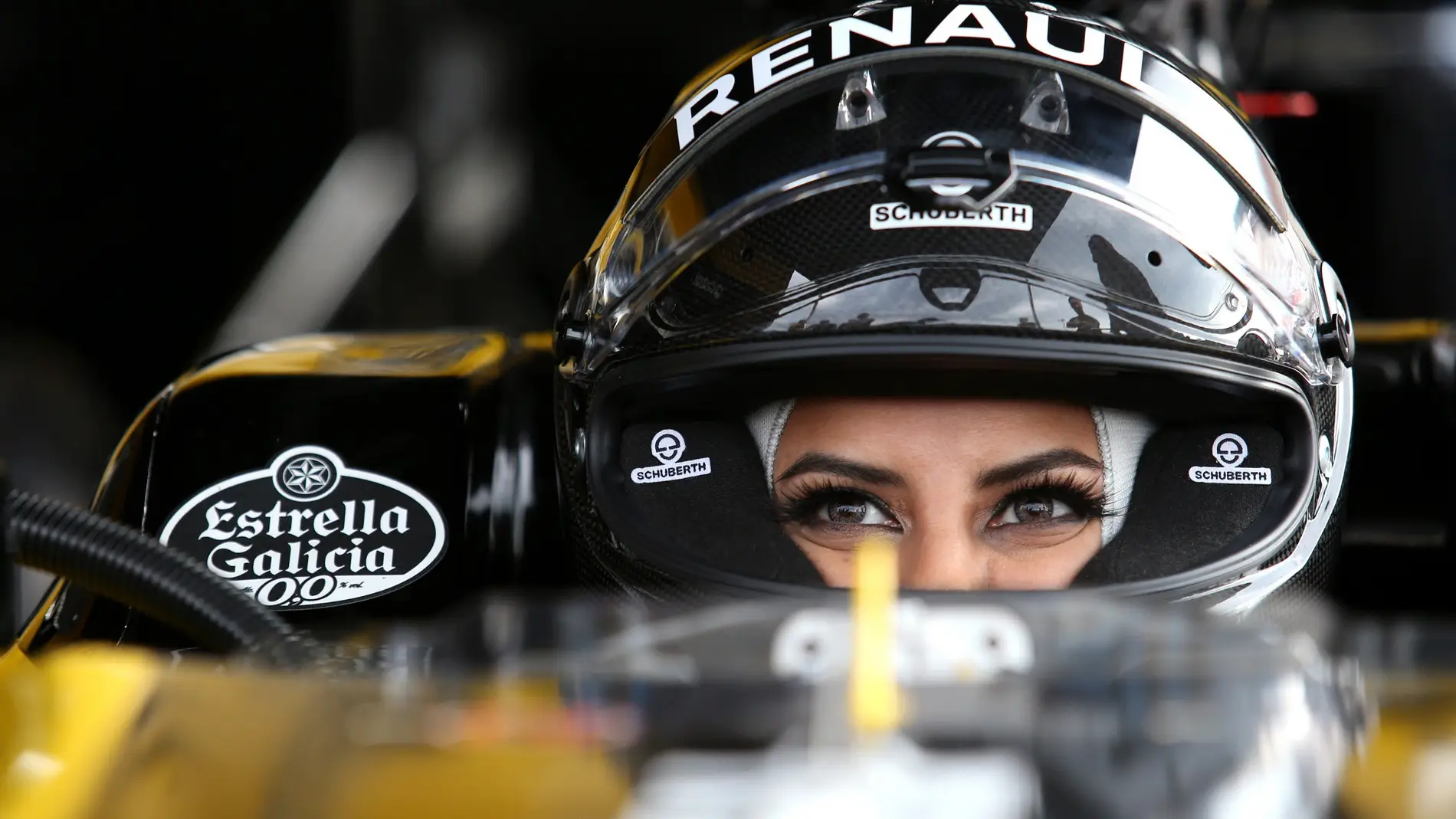 Aseel Al-Hamad, al volante de un Renault de 2012 en Paul Ricard