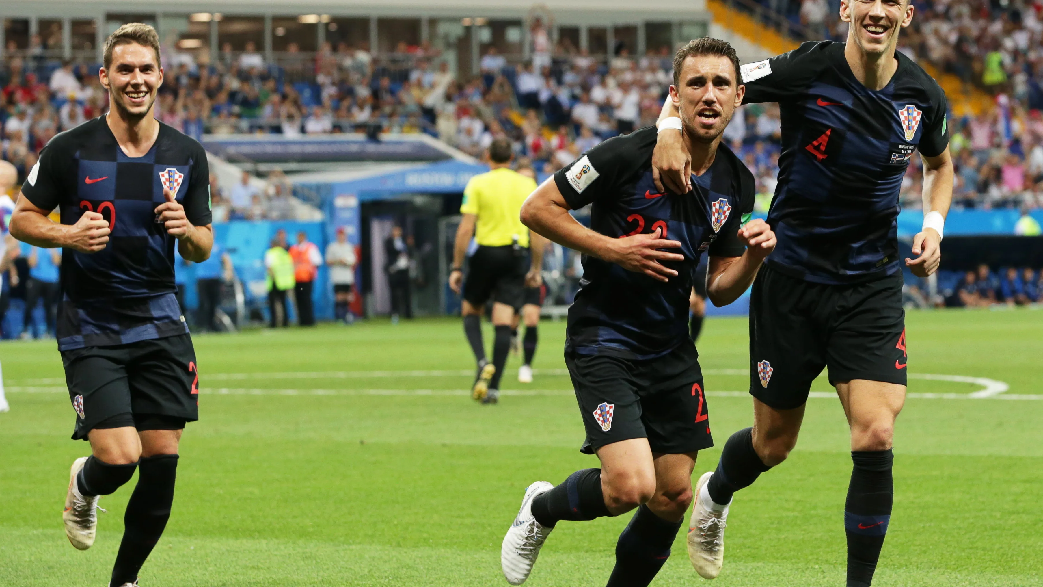 Los jugadores croatas celebran un gol ante Islandia