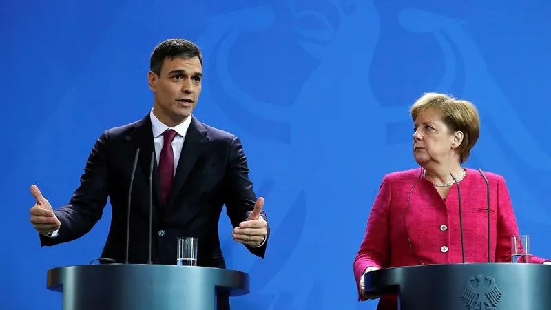 El jefe del Ejecutivo español, Pedro Sánchez, y la canciller alemana, Angela Merkel