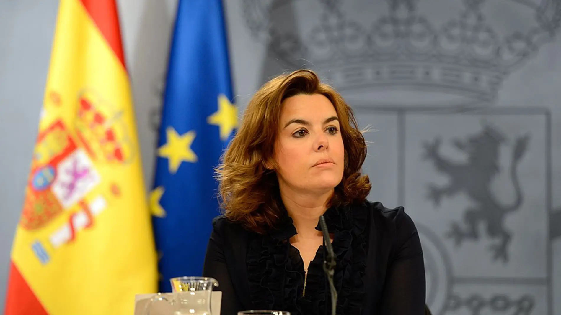 Por que a ellas se les llama por su nombre y a ellos por su apellido