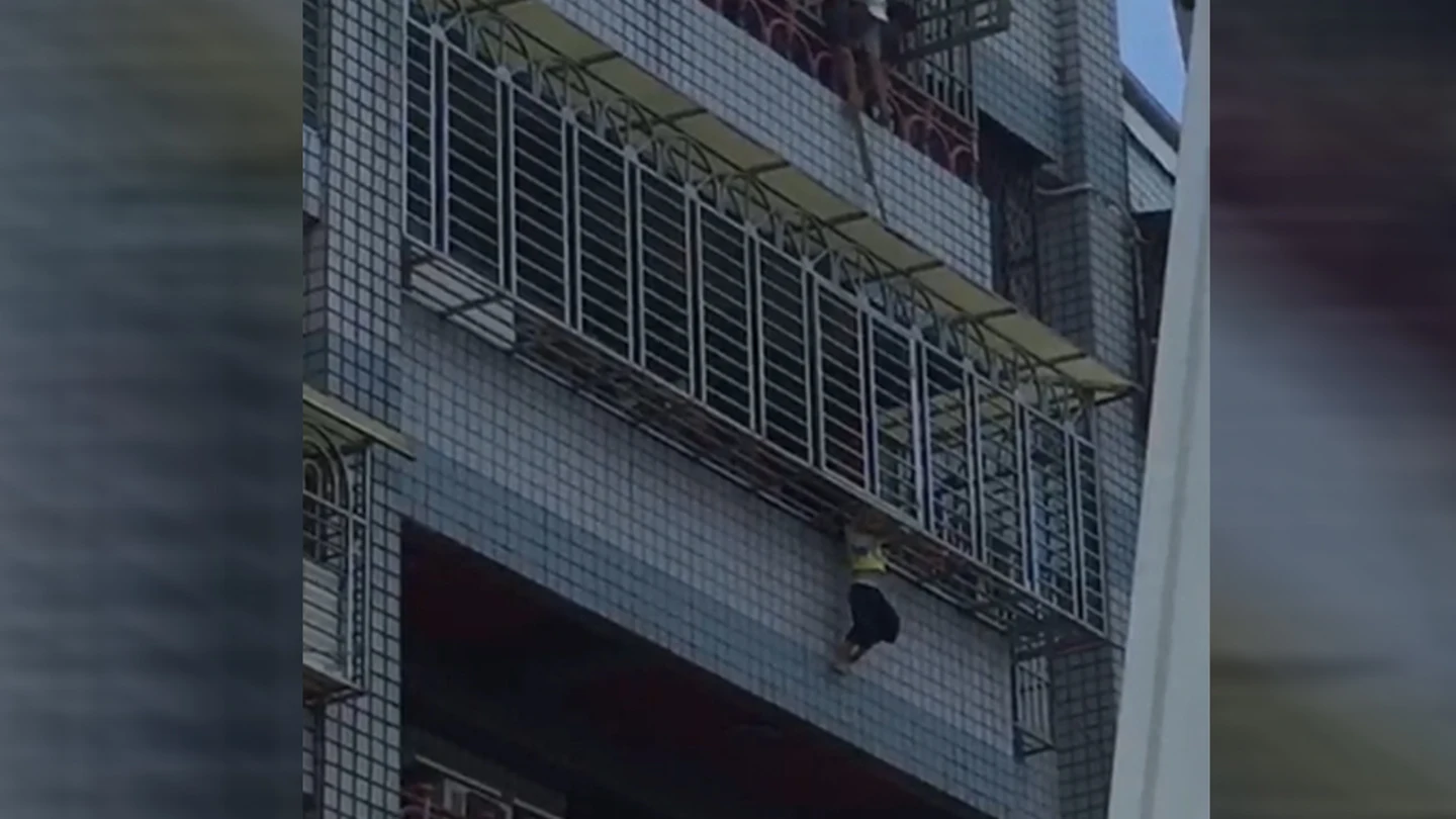 Impactante rescate a un menor en Taiwan Impactante rescate a un menor en Taiwan