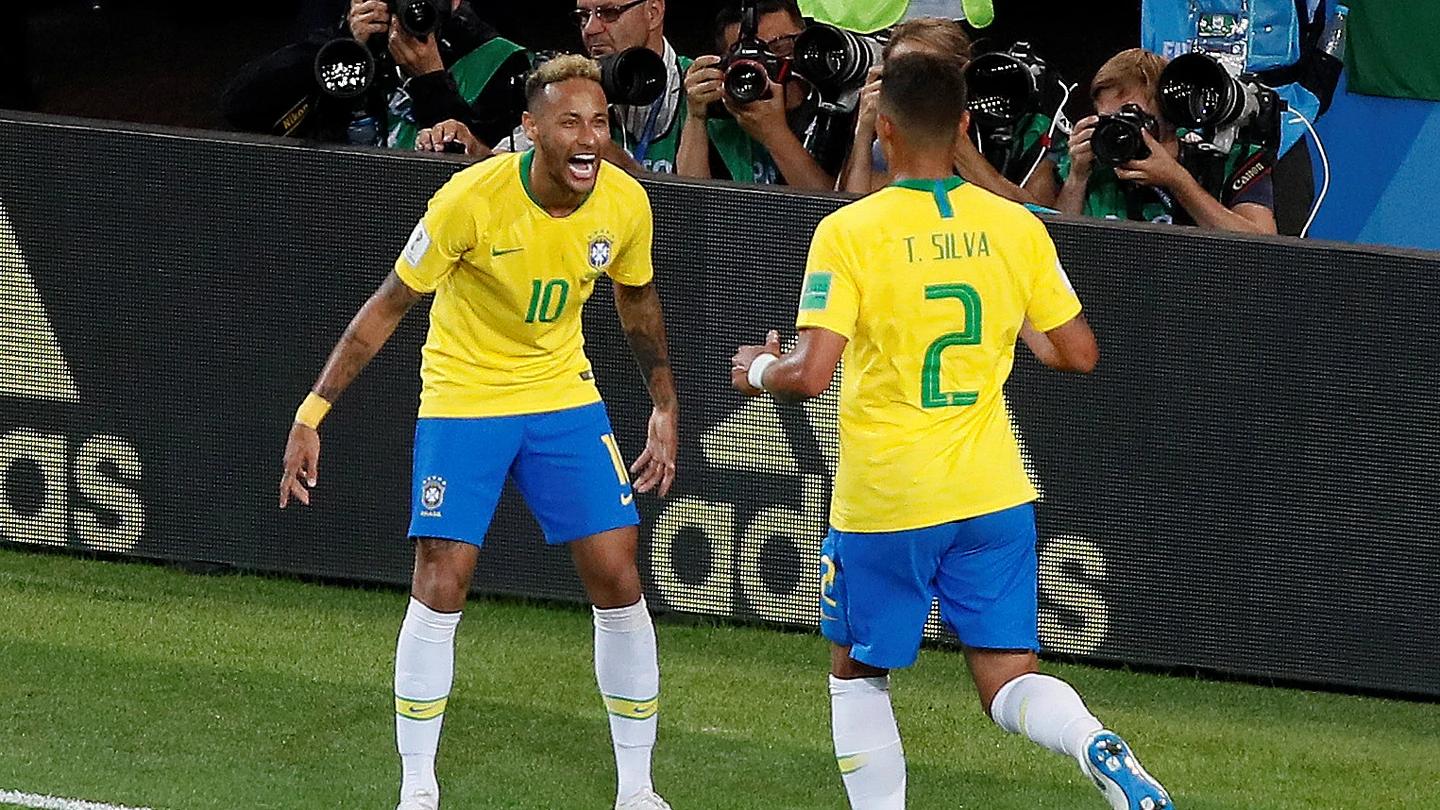 Neymar celebra el tanto de Thiago Silva Neymar celebra el tanto de Thiago Silva