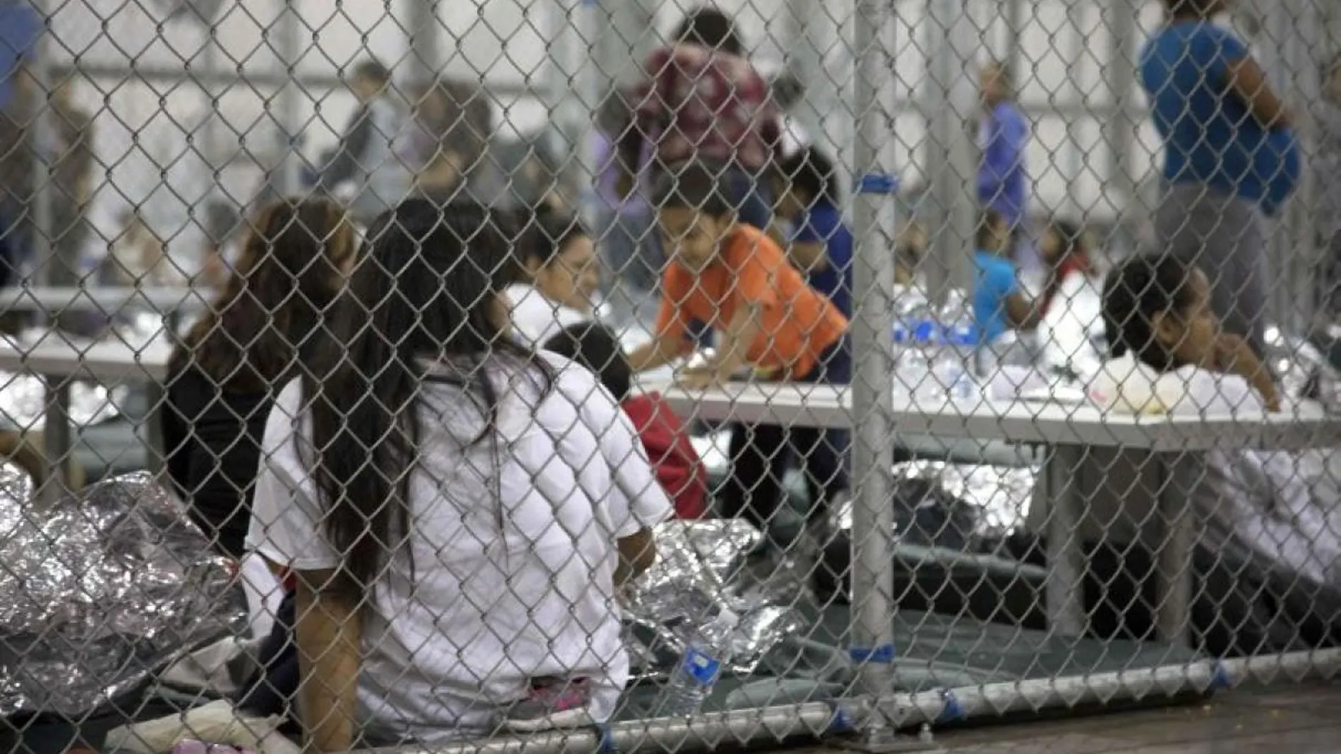 Niños enjaulados en la frontera de EEUU