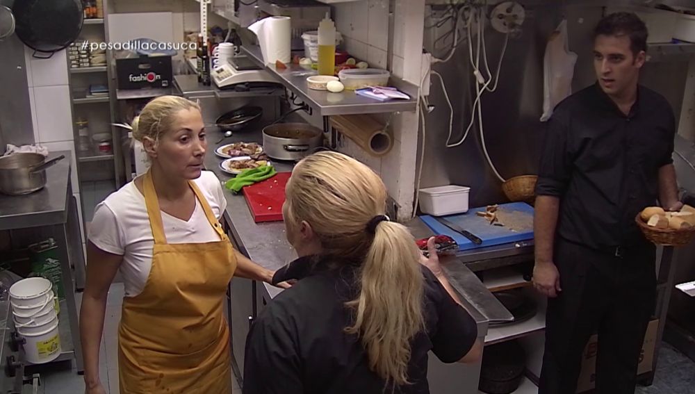 Pesadilla En La Cocina Vas A Consentir Que Un Notas Diga Eso No Se Va Es Que Le Levanto Yo Mari Angeles Y Elena Explotan En La Casuca