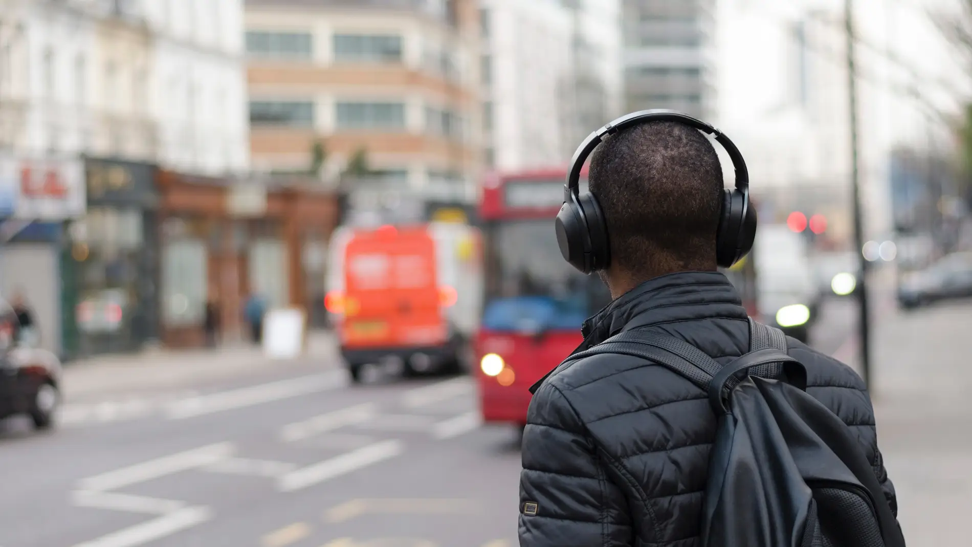 Cómo funcionan los auriculares con cancelación de ruido?
