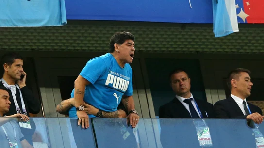 Maradona, en la grada durante el partido de Argentina Maradona, en la grada durante el partido de Argentina