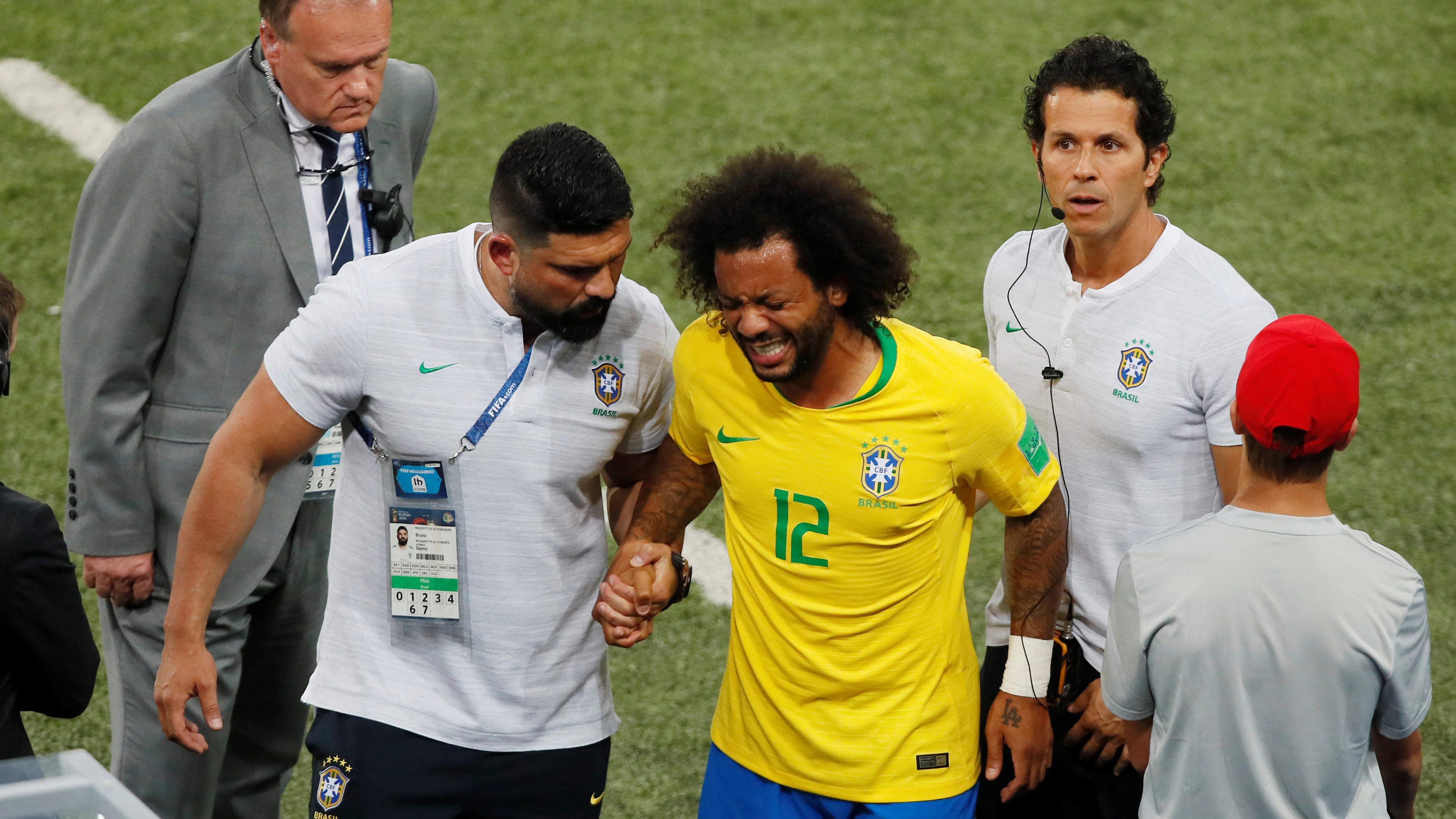 Marcelo se retira lesionado en el partido de Brasil