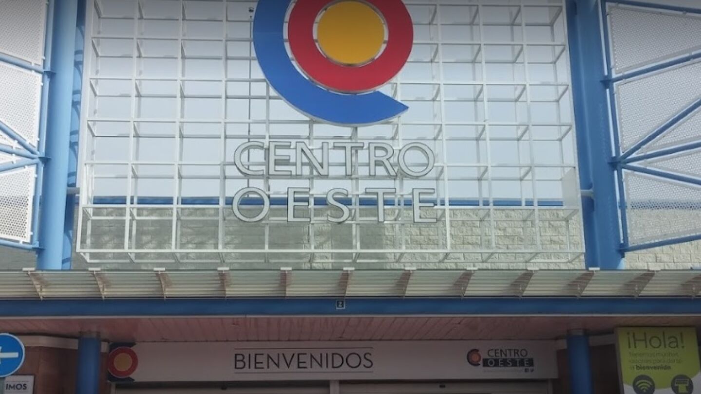 Fachada del Centro Oeste