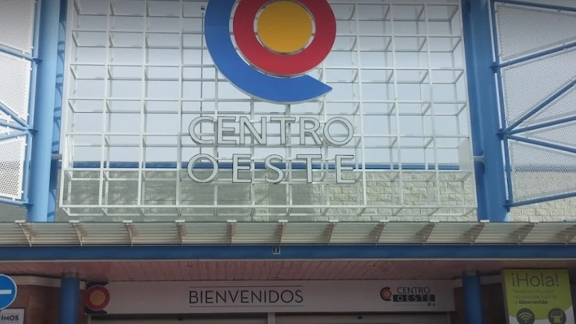 Fachada del Centro Oeste