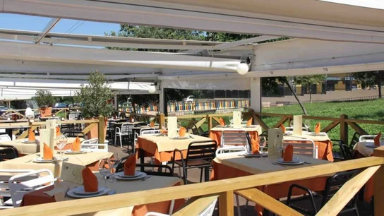 Terraza Cervecería Cruz Blanca de Vallecas Terraza Cervecería Cruz Blanca de Vallecas
