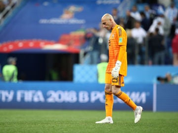 Willy Caballero, cabizbajo en un partido de la selección argentina Willy Caballero, cabizbajo en un partido de la selección argentina