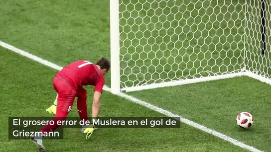 Enésima 'cantada' mundialista: el grosero error de Muslera en el gol de Griezmann Enésima 'cantada' mundialista: el grosero error de Muslera en el gol de Griezmann