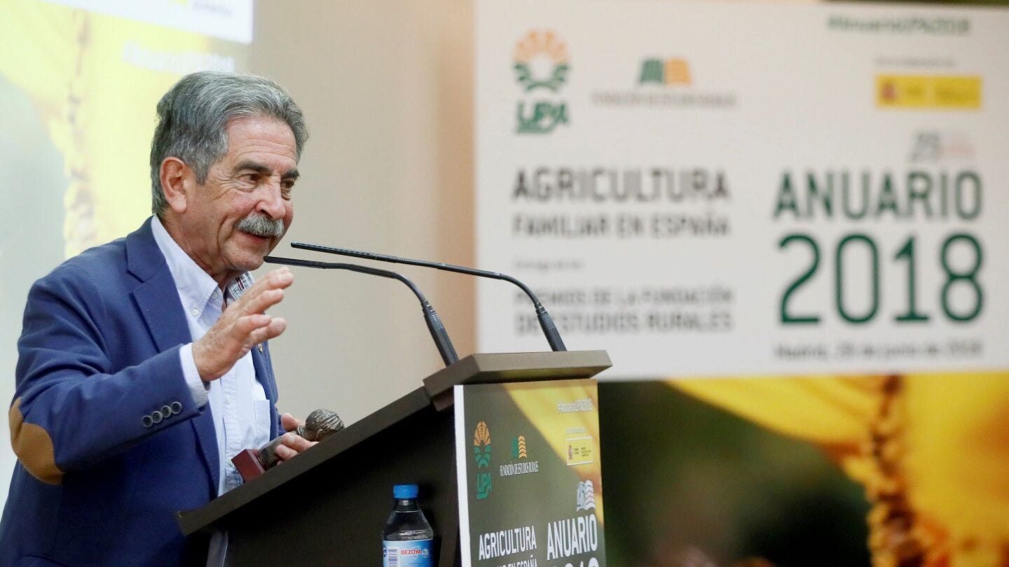 El presidente c&aacute;ntabro, Miguel &Aacute;ngel Revilla, interviene durante un acto