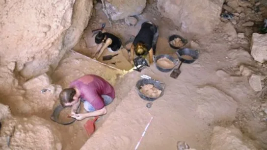 Excavaciones en las cuevas de Montserrat. Excavaciones en las cuevas de Montserrat.