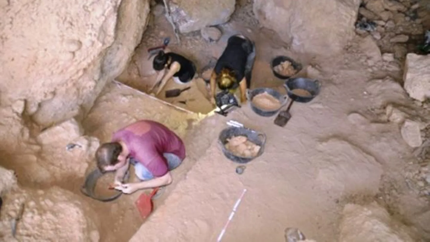 Excavaciones en las cuevas de Montserrat. Excavaciones en las cuevas de Montserrat.