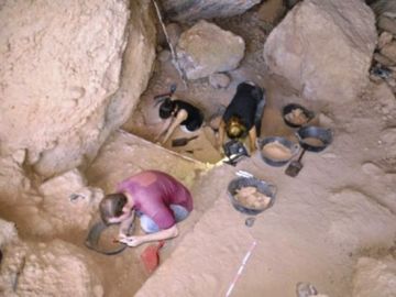 Excavaciones en las cuevas de Montserrat. Excavaciones en las cuevas de Montserrat.