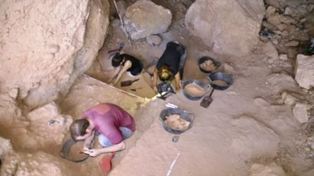 Excavaciones en las cuevas de Montserrat.